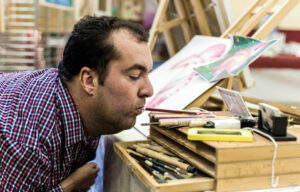 Agences conférencier RSE Arnaud Dubarre peindre avec bouche.