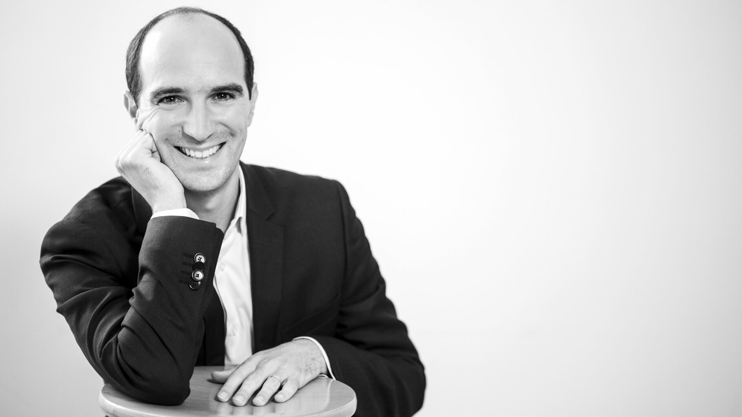 Agences conférenciers ANIMATION SÉMINAIRES CONVENTIONS Pierre Chavanne Journaliste bilingue