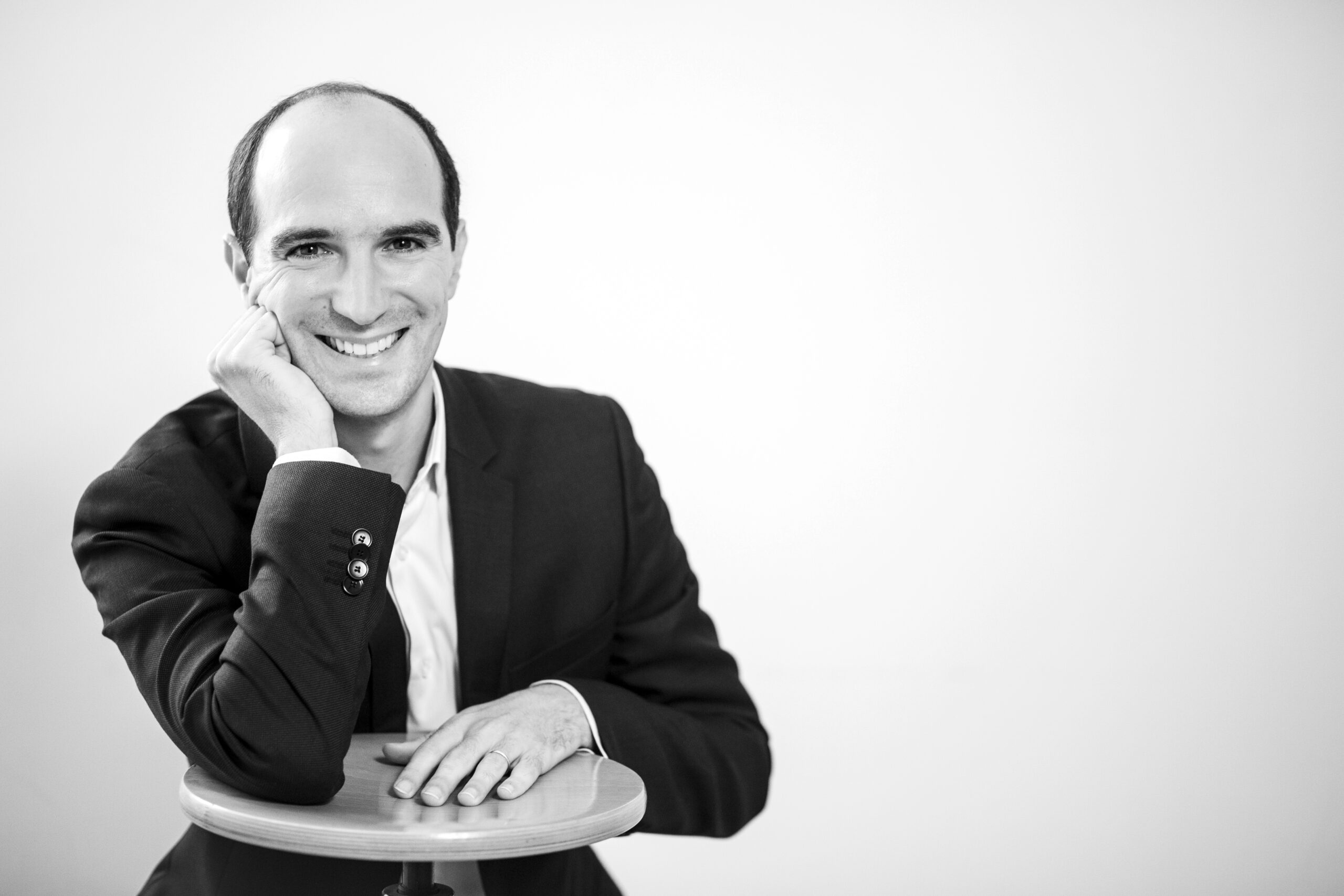 Agences conférenciers ANIMATION SÉMINAIRES CONVENTIONS Pierre Chavanne Journaliste bilingue