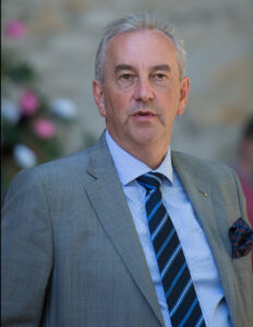 François POTIÉ LUSSIGNY Fndateur et dirigeant de l'agence de conférencier de haut niveau UNIQUE & DIFFERENT