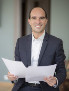 Agence de conférencier ANIMATION SÉMINAIRES CONVENTIONS Pierre Chavanne Journaliste bilingue